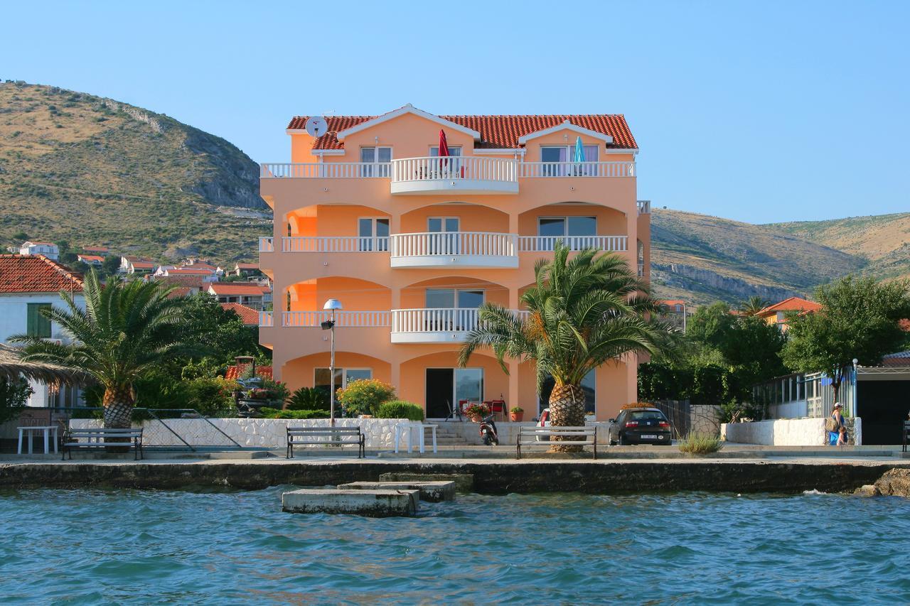 Kaja - Right Next To The Beach Trogir Extérieur photo