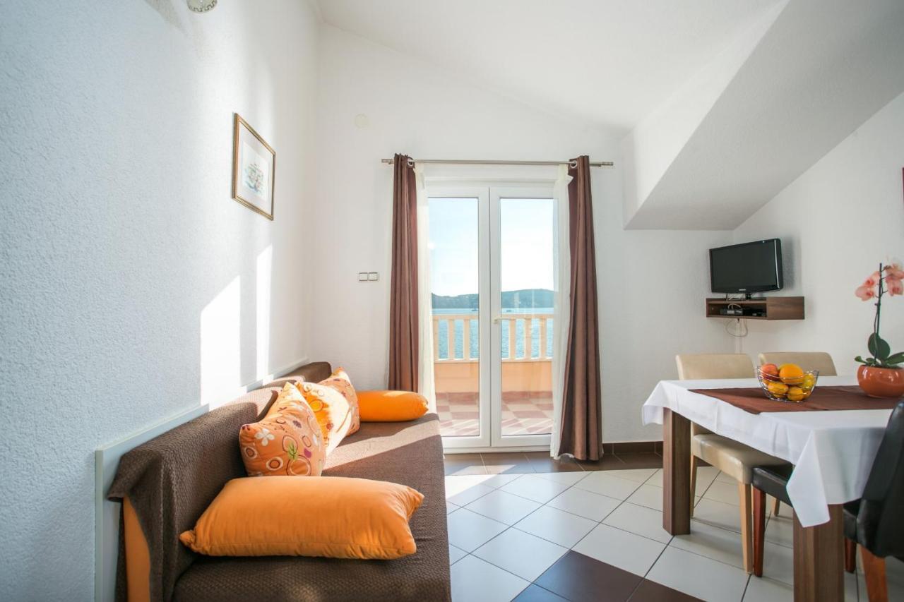 Kaja - Right Next To The Beach Trogir Extérieur photo