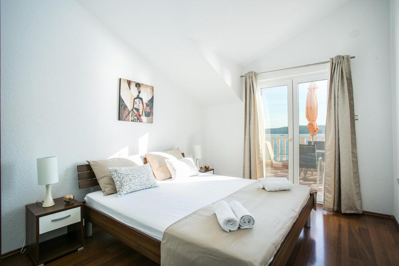 Kaja - Right Next To The Beach Trogir Extérieur photo
