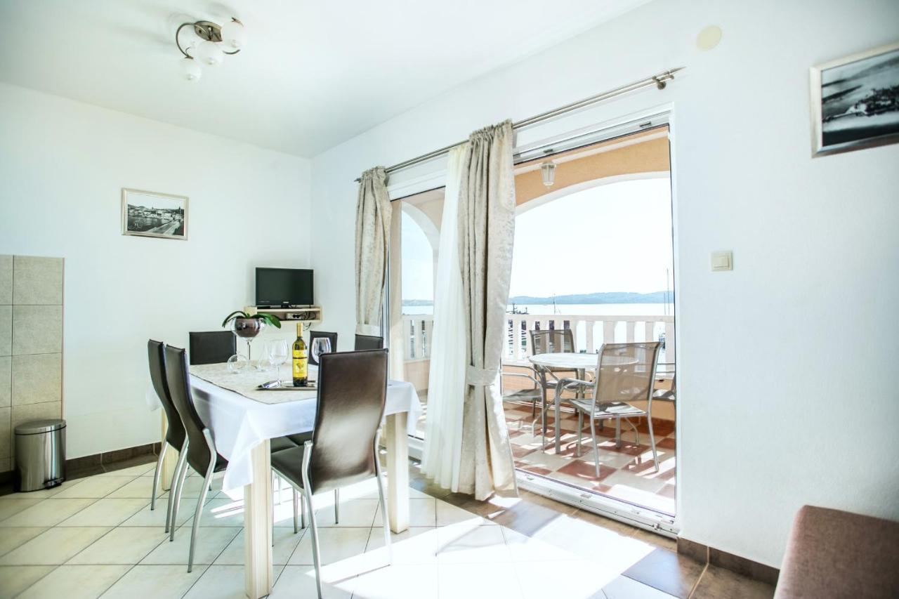 Kaja - Right Next To The Beach Trogir Extérieur photo