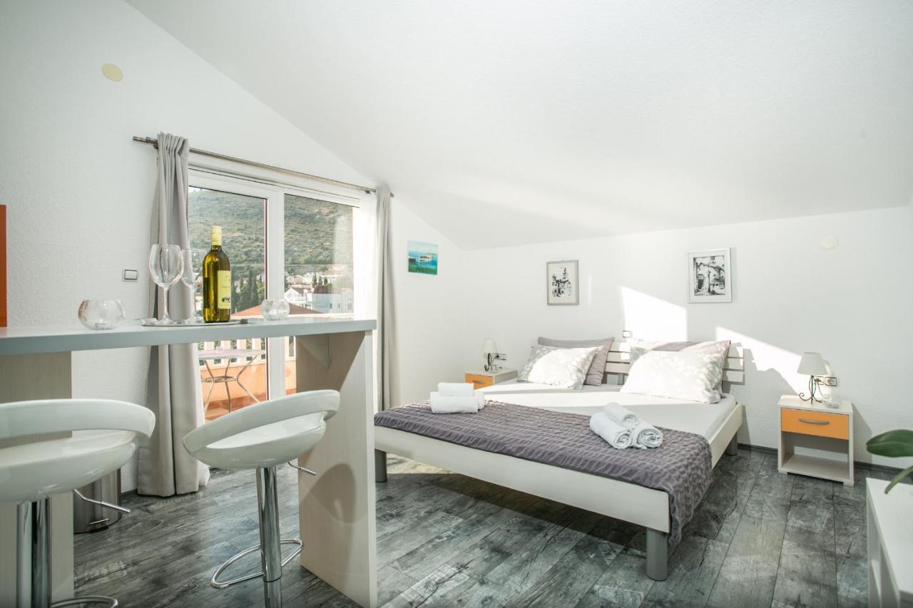 Kaja - Right Next To The Beach Trogir Extérieur photo