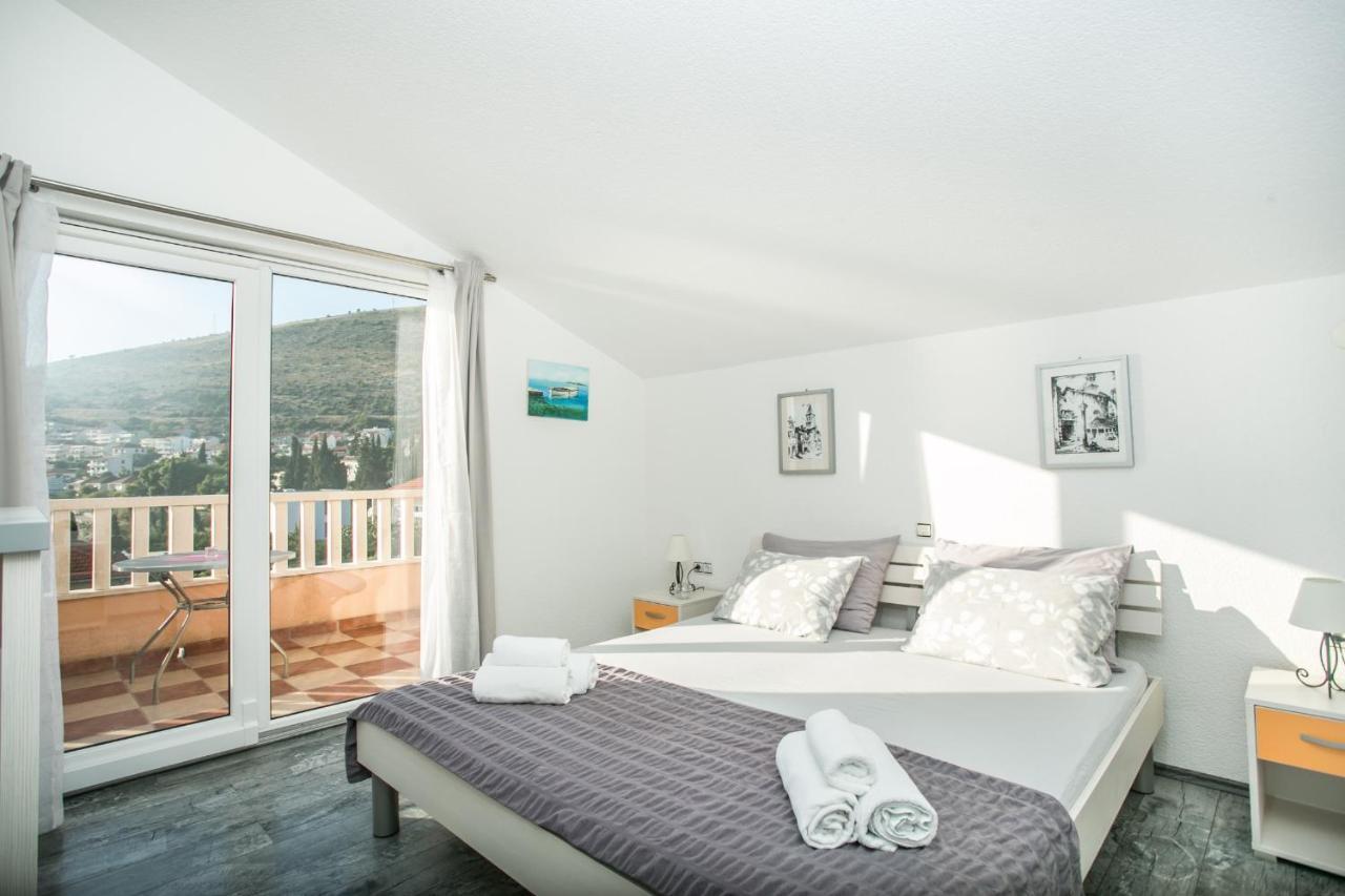 Kaja - Right Next To The Beach Trogir Extérieur photo