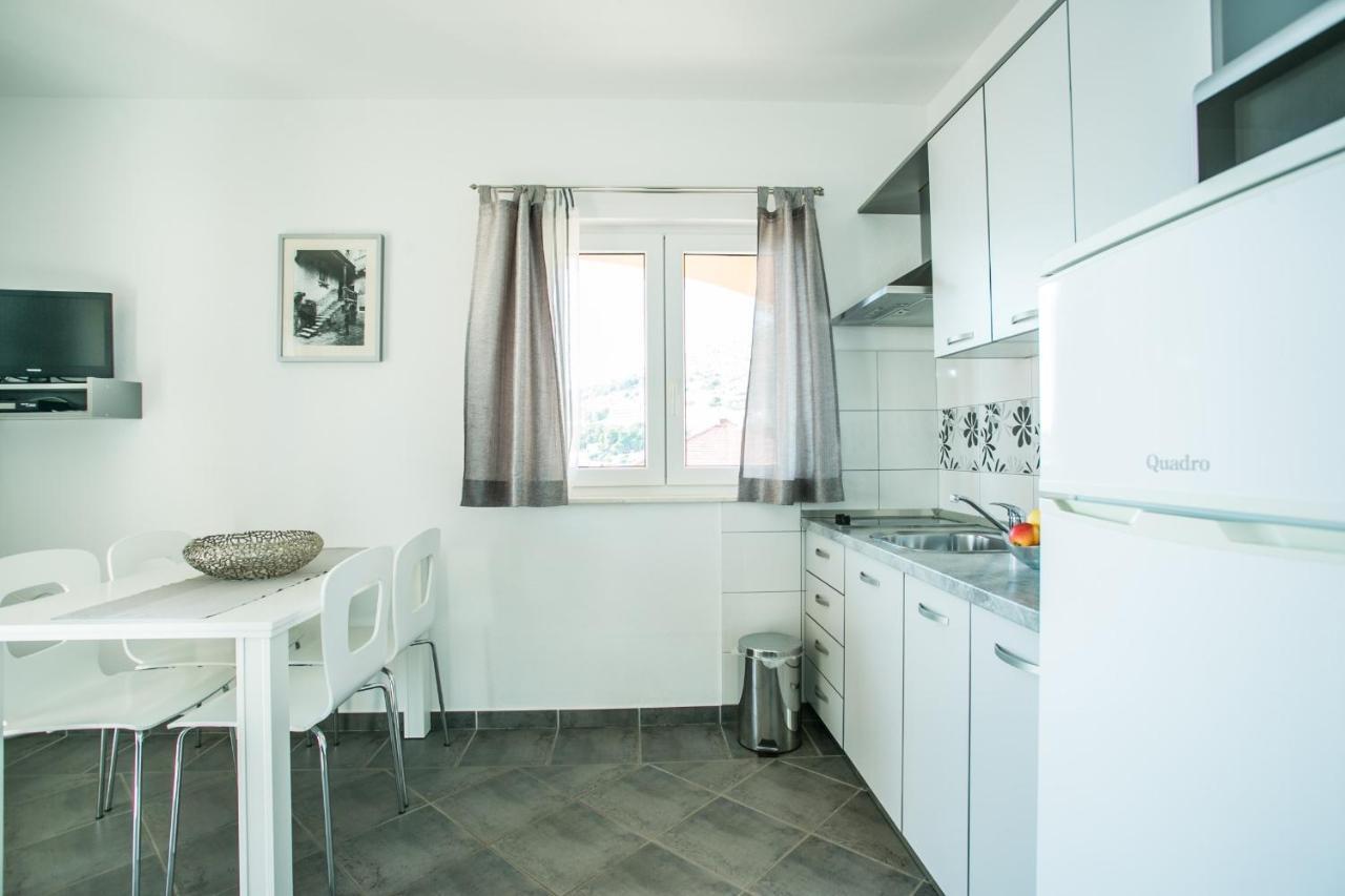 Kaja - Right Next To The Beach Trogir Extérieur photo
