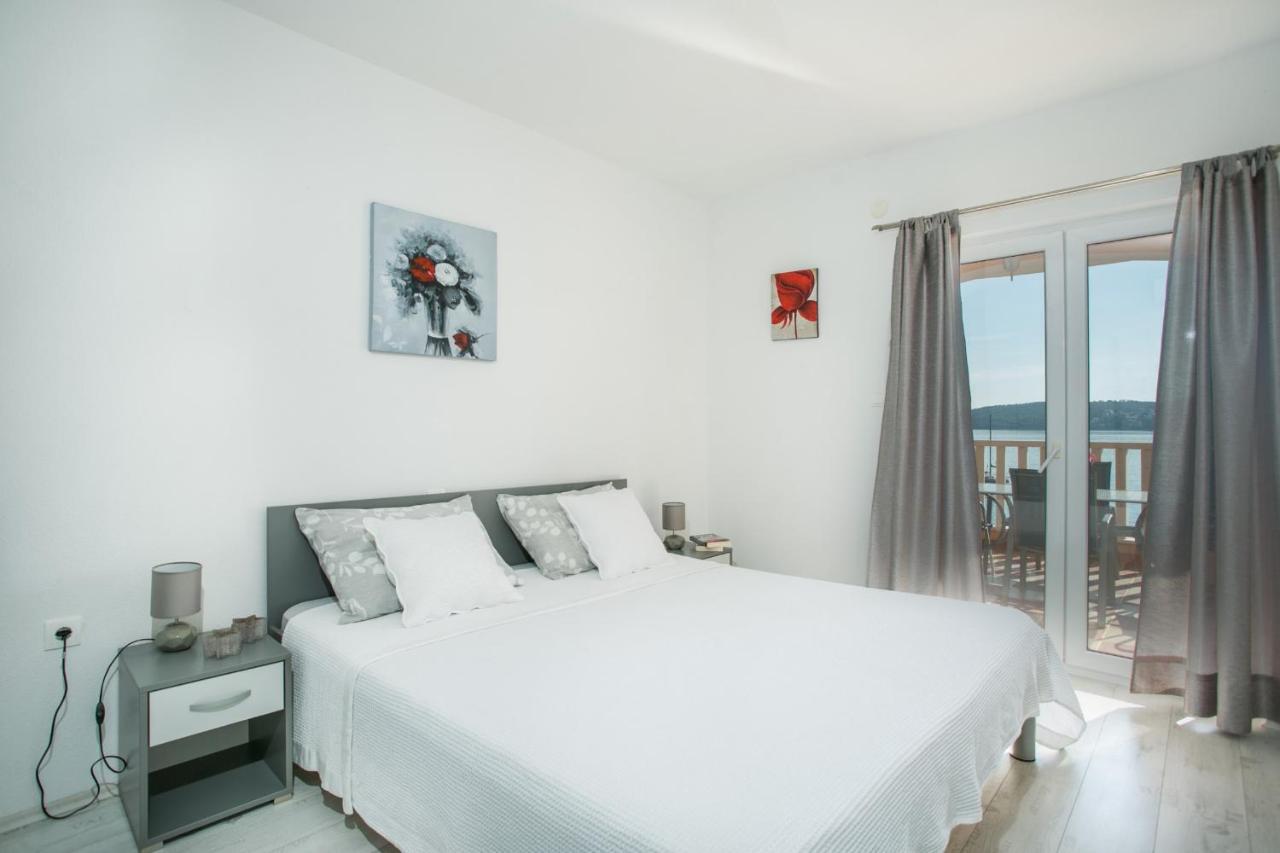 Kaja - Right Next To The Beach Trogir Extérieur photo