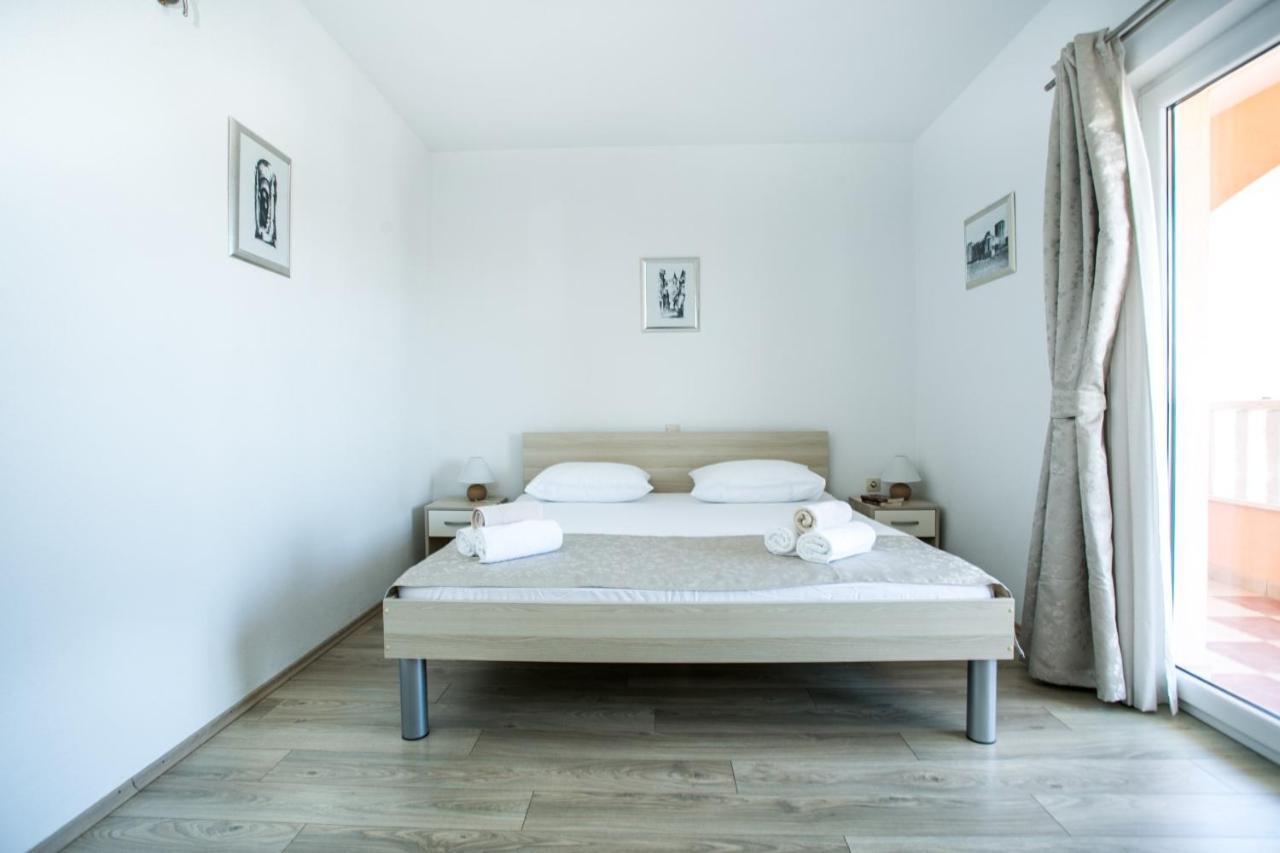 Kaja - Right Next To The Beach Trogir Extérieur photo