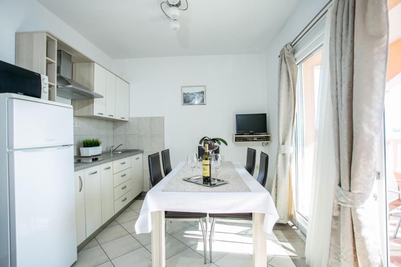 Kaja - Right Next To The Beach Trogir Extérieur photo