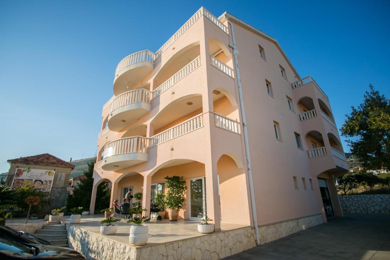 Kaja - Right Next To The Beach Trogir Extérieur photo