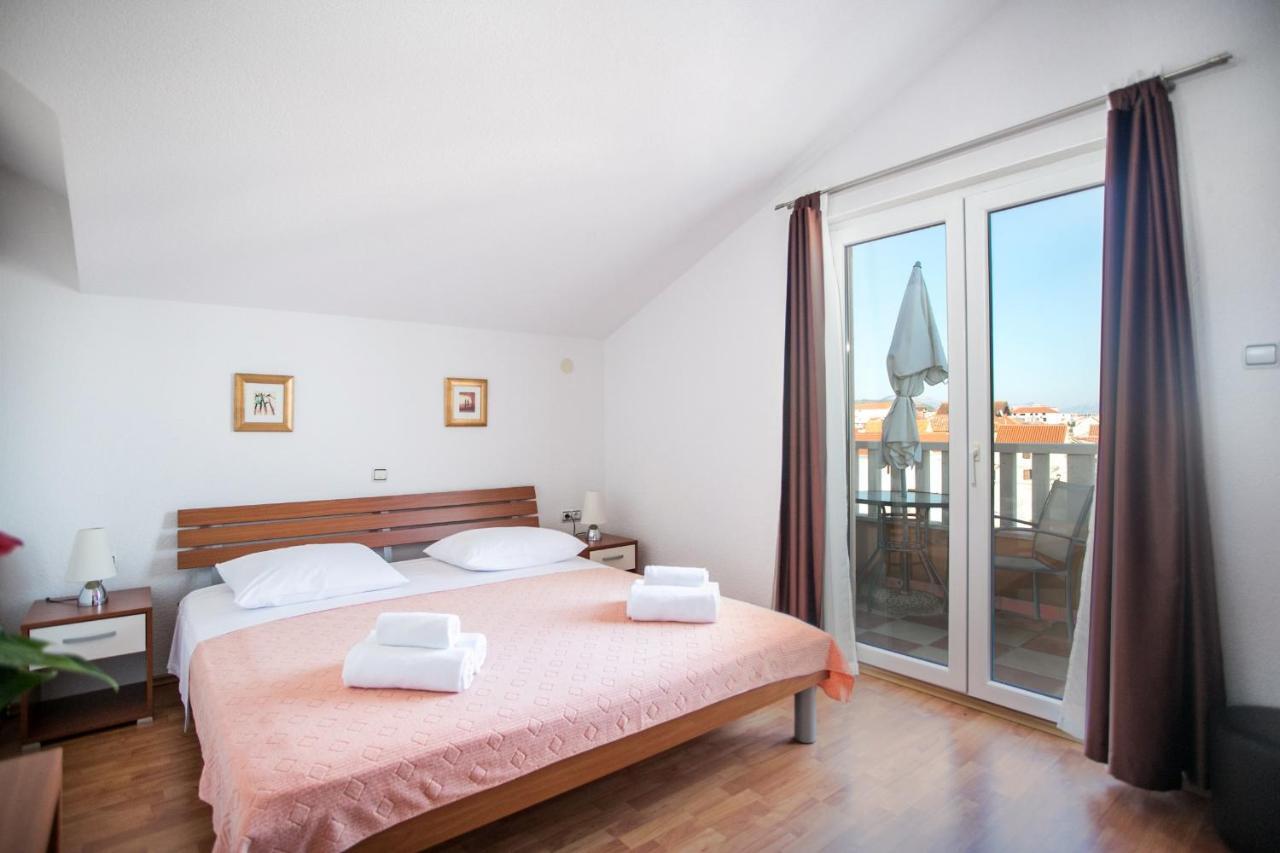 Kaja - Right Next To The Beach Trogir Extérieur photo