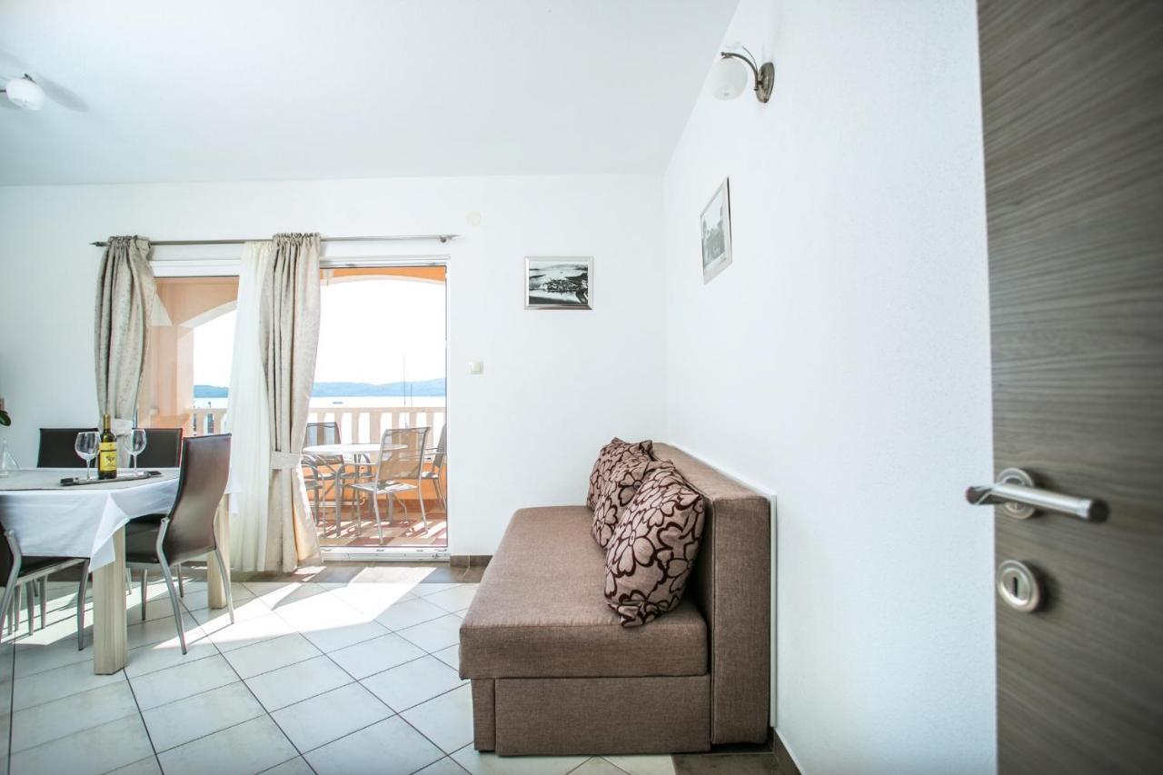 Kaja - Right Next To The Beach Trogir Extérieur photo